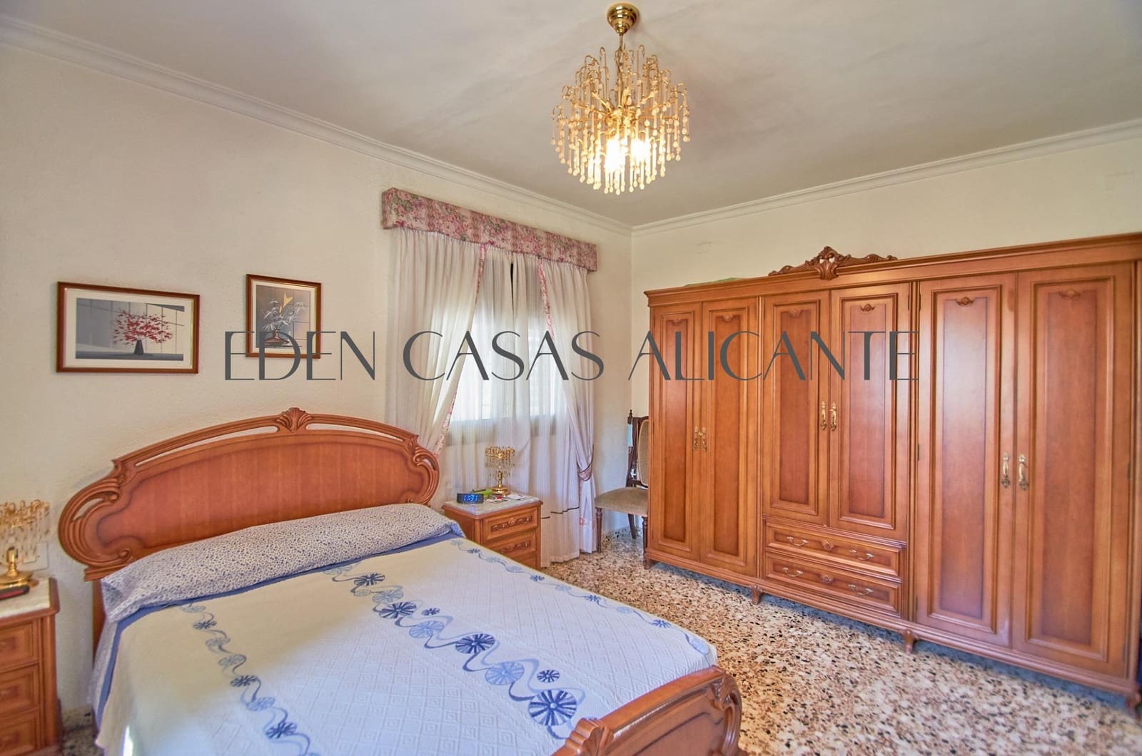 4 bedroom Villa for sale in Busot with pool garage - € 370,000 (Ref: 9836515)