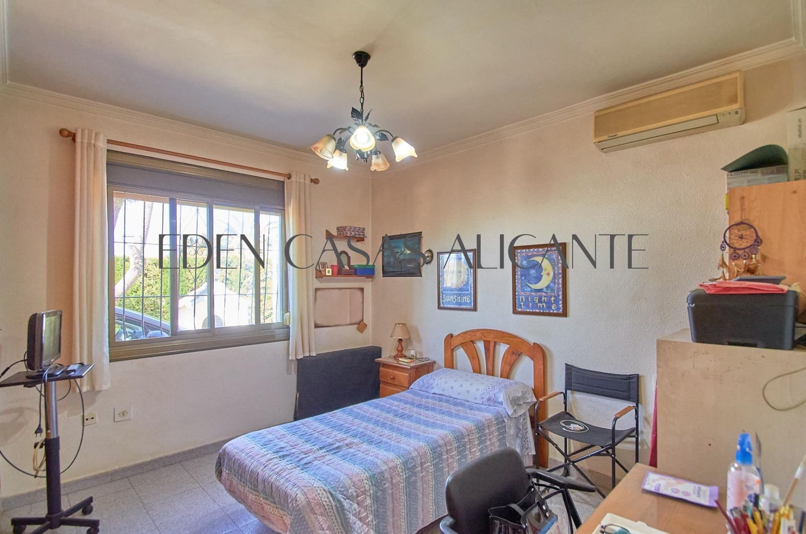 4 bedroom Villa for sale in Busot with pool garage - € 370,000 (Ref: 9836515)