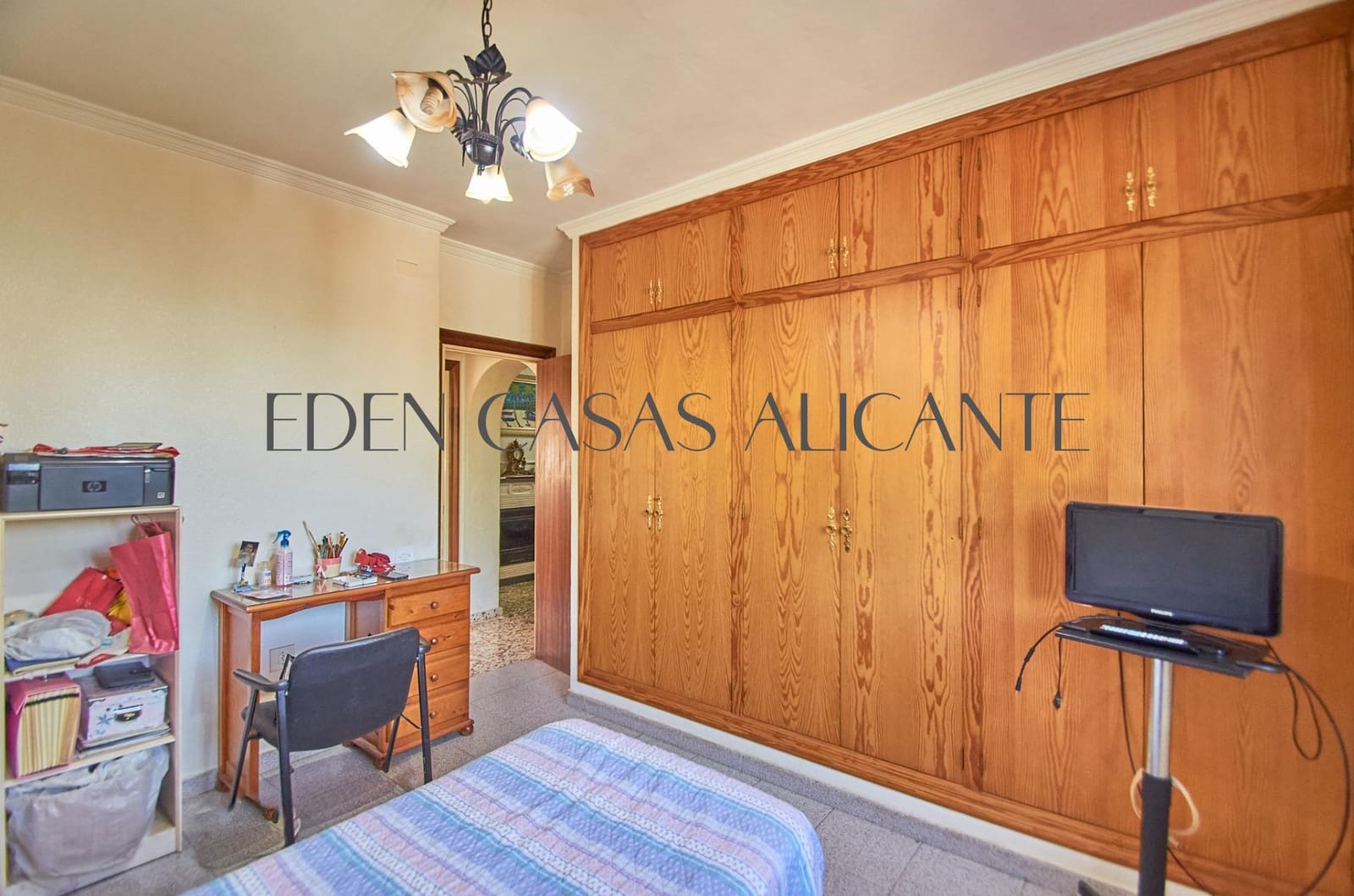 4 bedroom Villa for sale in Busot with pool garage - € 370,000 (Ref: 9836515)