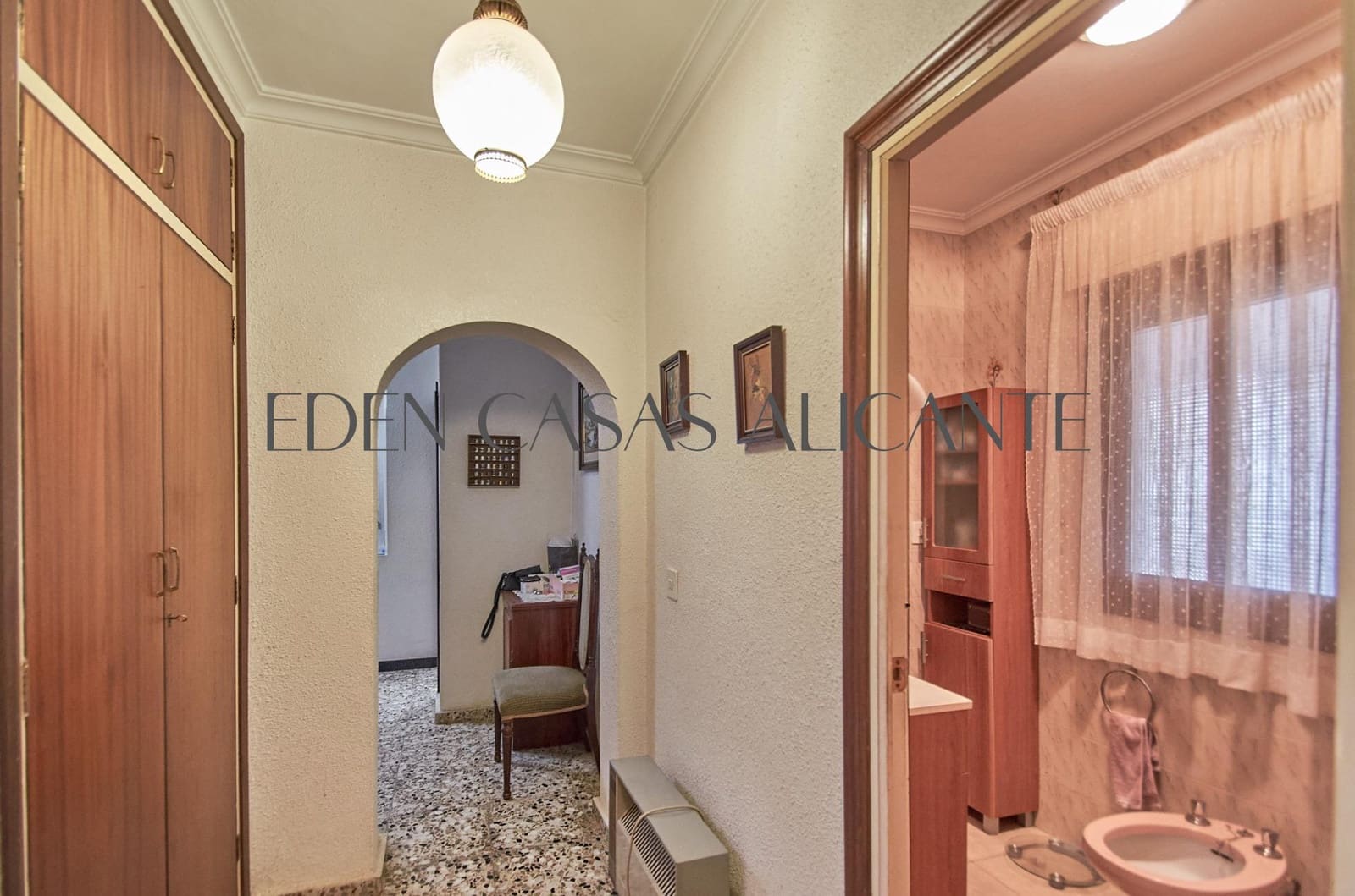4 bedroom Villa for sale in Busot with pool garage - € 370,000 (Ref: 9836515)
