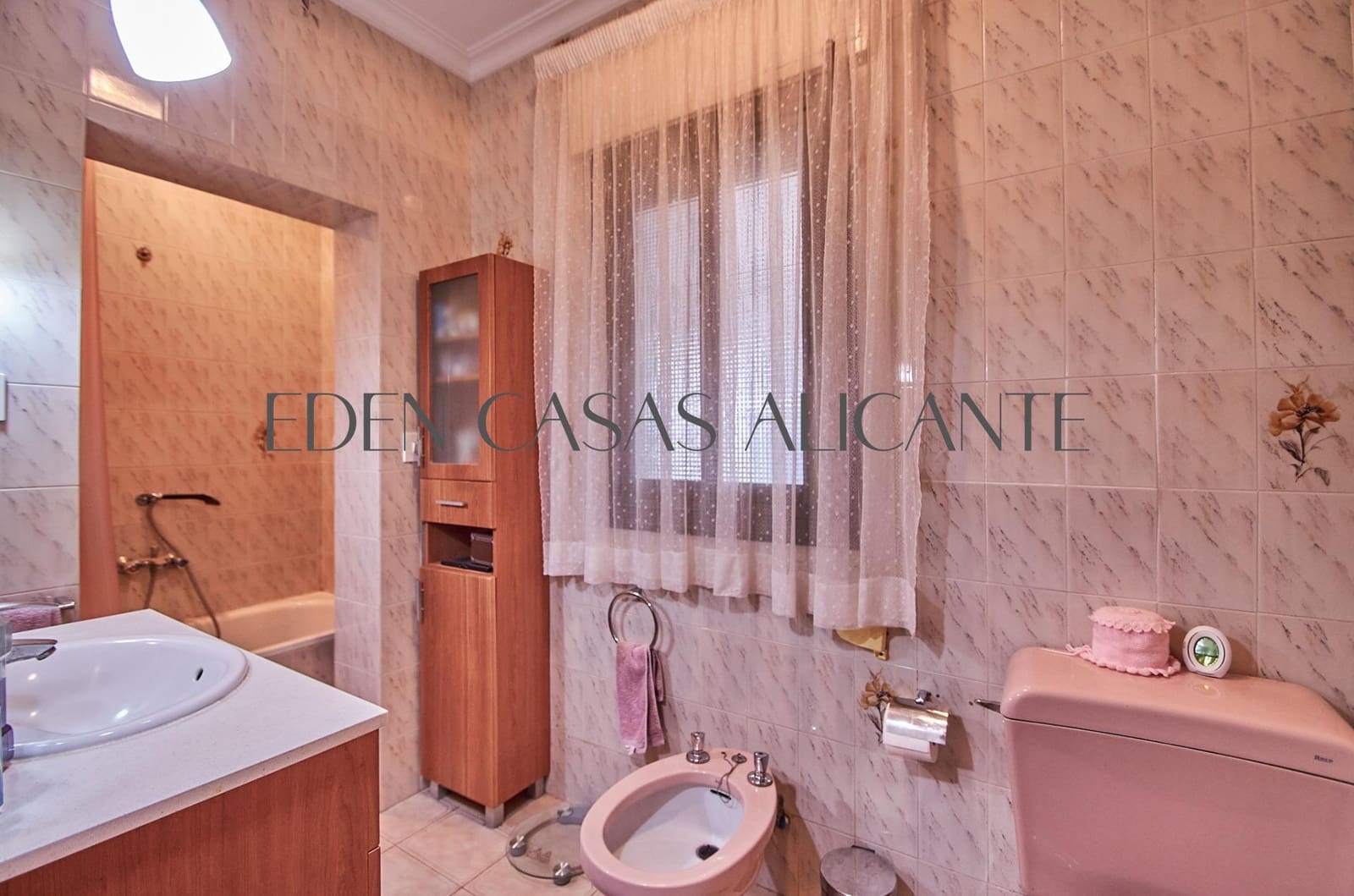 4 bedroom Villa for sale in Busot with pool garage - € 370,000 (Ref: 9836515)