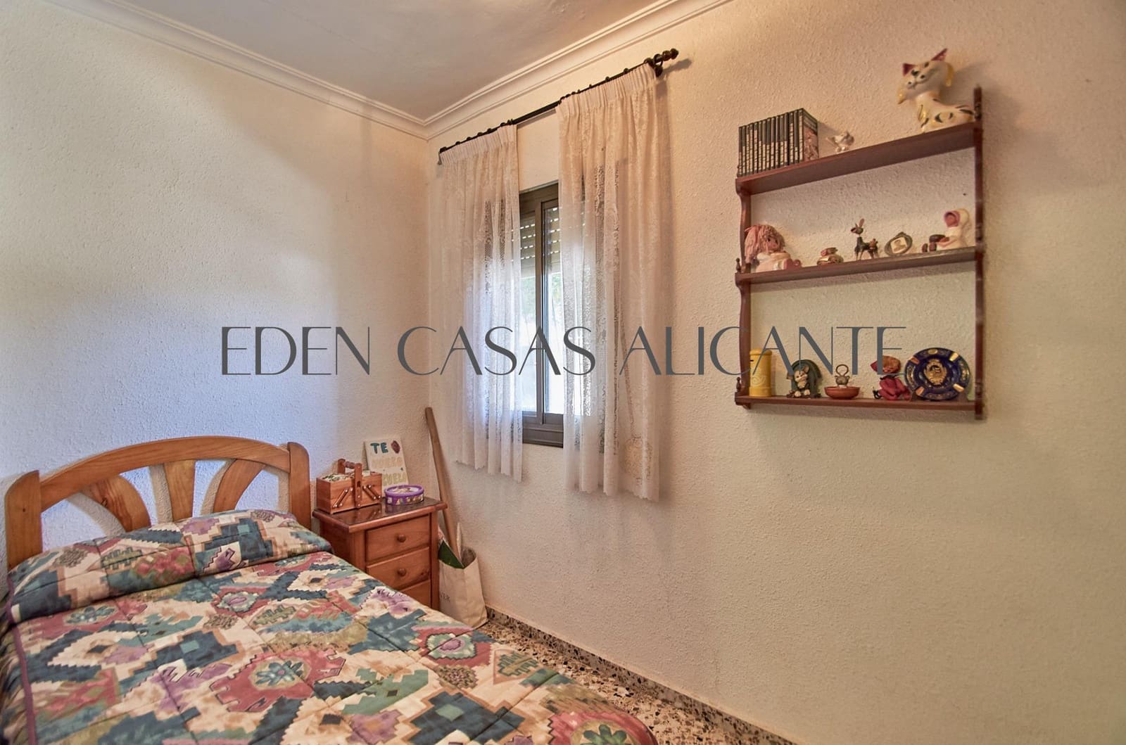 4 bedroom Villa for sale in Busot with pool garage - € 370,000 (Ref: 9836515)