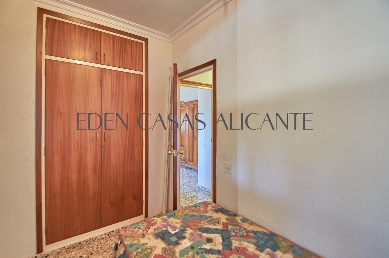 4 bedroom Villa for sale in Busot with pool garage - € 370,000 (Ref: 9836515)