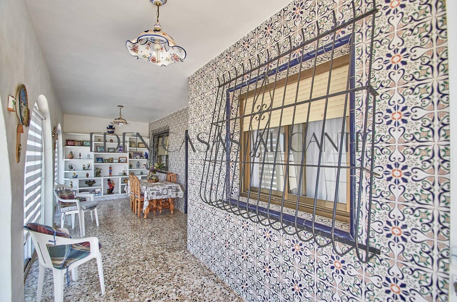 4 bedroom Villa for sale in Busot with pool garage - € 370,000 (Ref: 9836515)