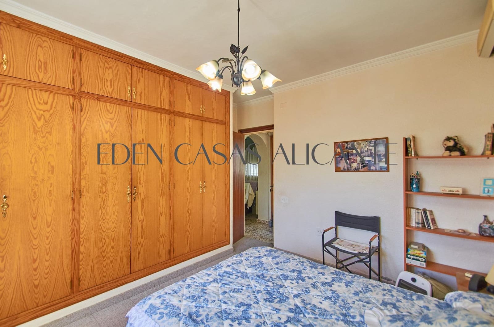 4 bedroom Villa for sale in Busot with pool garage - € 370,000 (Ref: 9836515)
