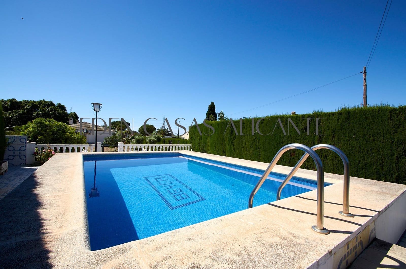 4 bedroom Villa for sale in Busot with pool garage - € 370,000 (Ref: 9836515)