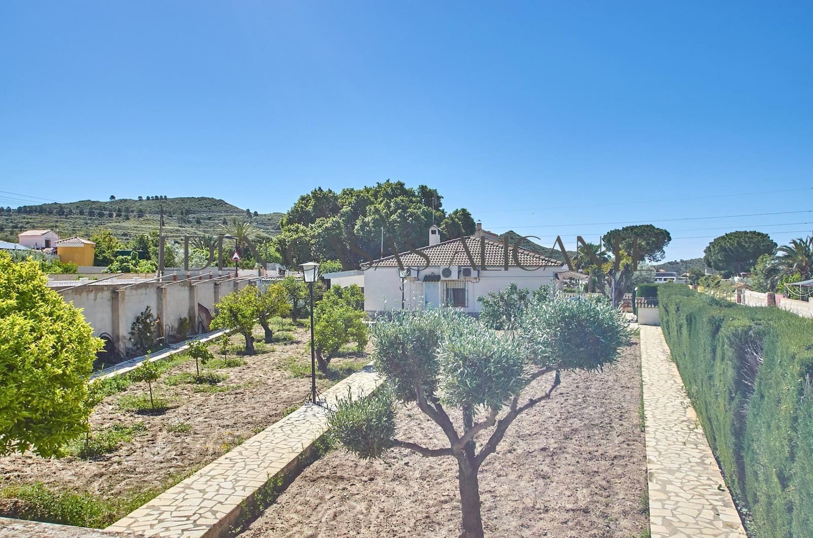 4 bedroom Villa for sale in Busot with pool garage - € 370,000 (Ref: 9836515)