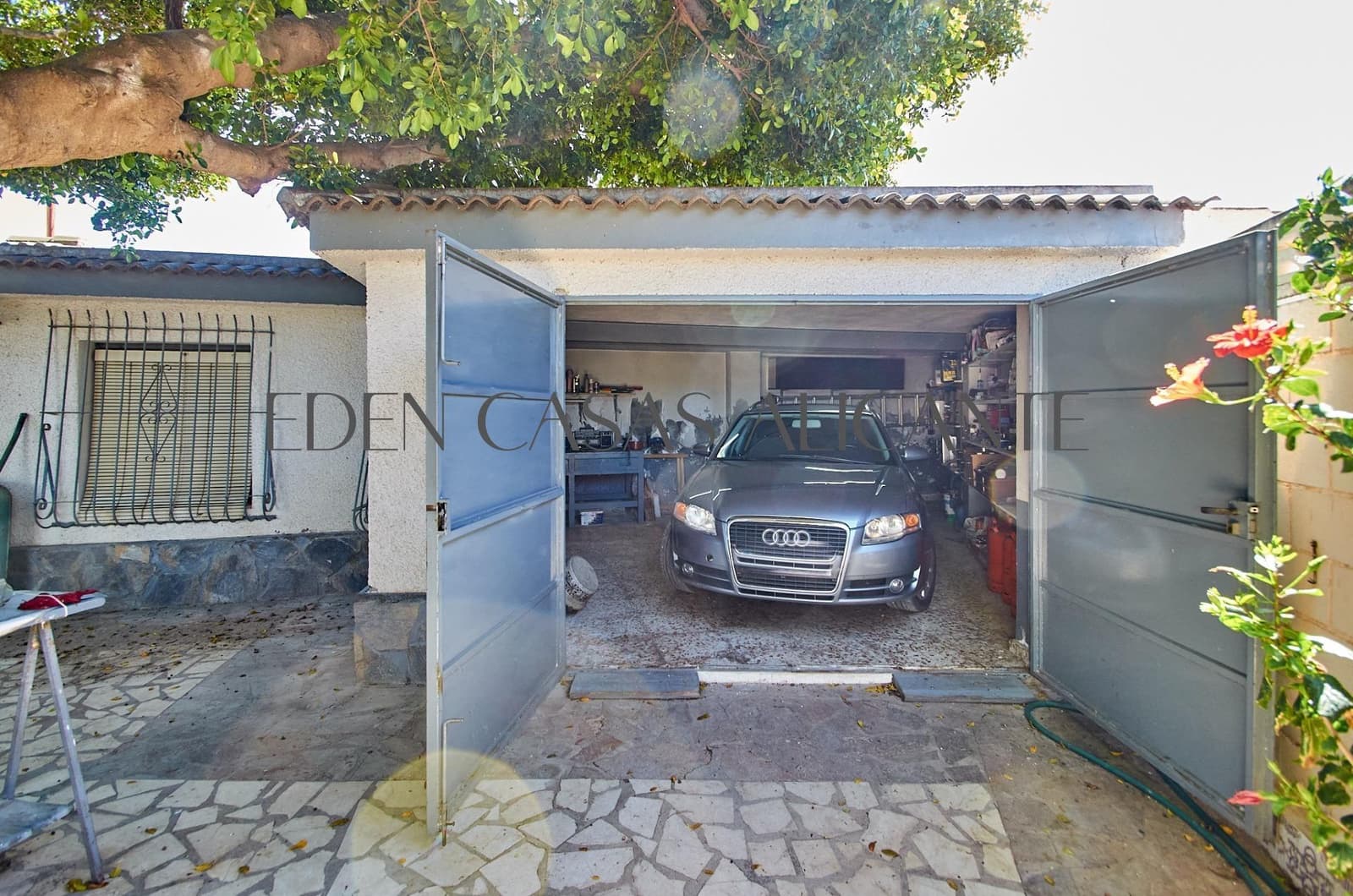 4 bedroom Villa for sale in Busot with pool garage - € 370,000 (Ref: 9836515)