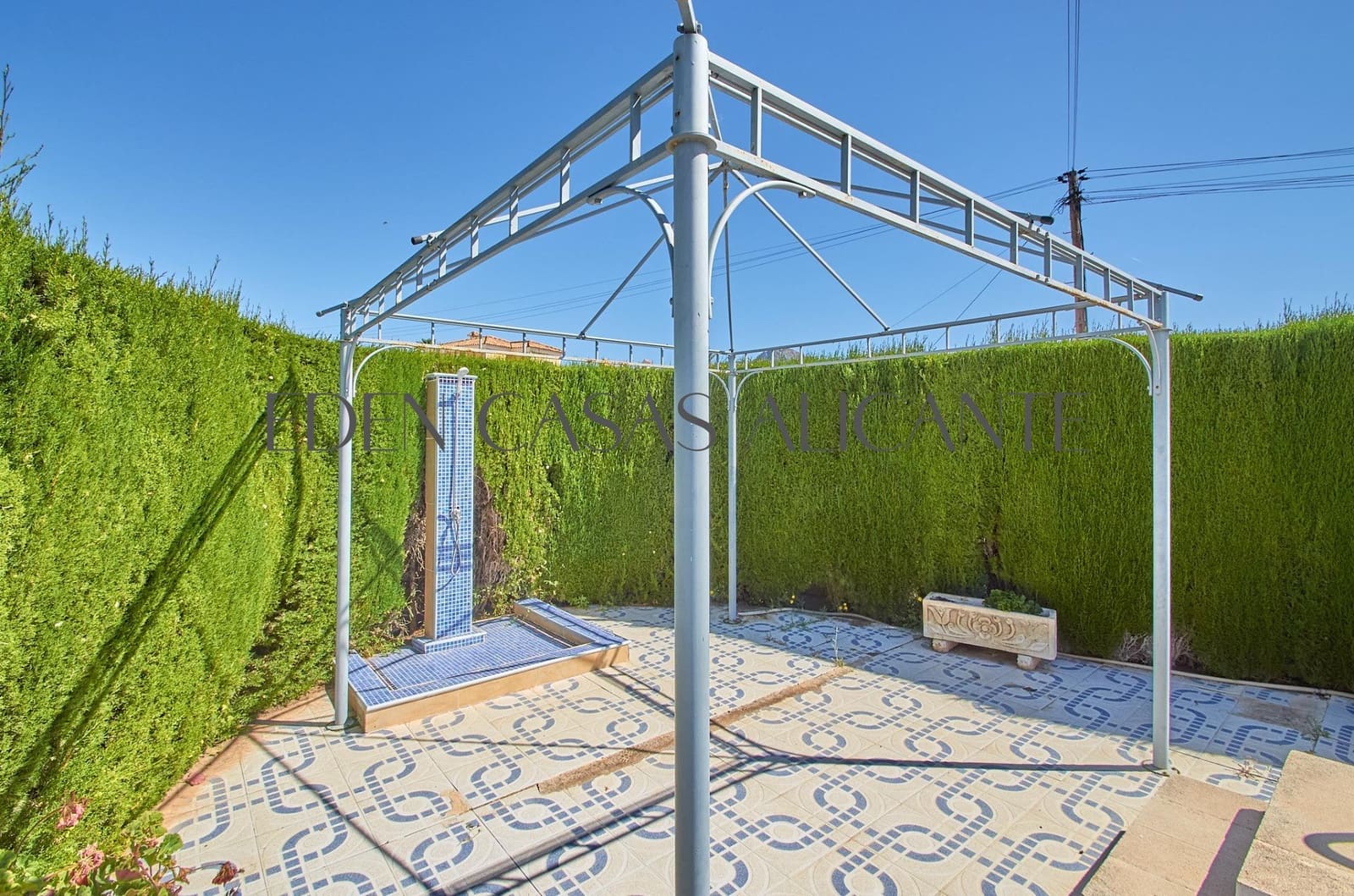 4 bedroom Villa for sale in Busot with pool garage - € 370,000 (Ref: 9836515)
