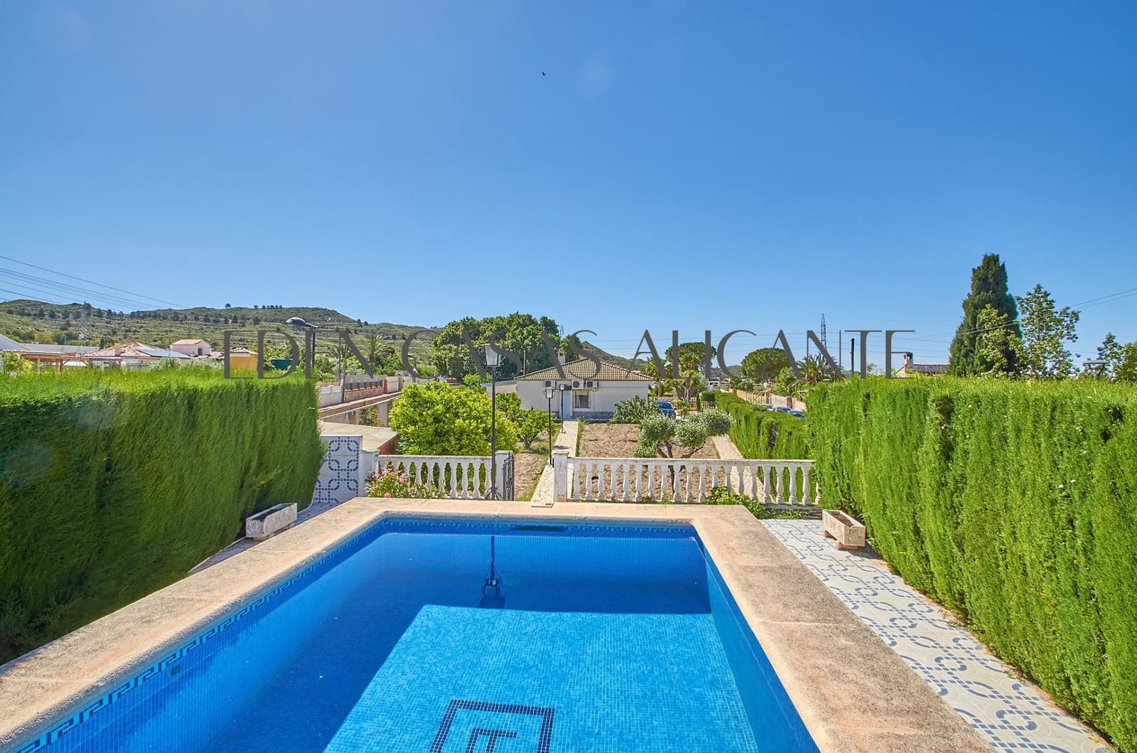 4 bedroom Villa for sale in Busot with pool garage - € 370,000 (Ref: 9836515)