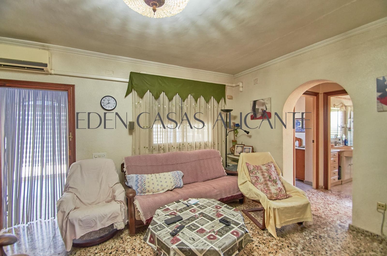 4 bedroom Villa for sale in Busot with pool garage - € 370,000 (Ref: 9836515)