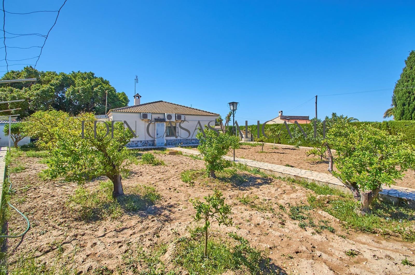 4 bedroom Villa for sale in Busot with pool garage - € 370,000 (Ref: 9836515)