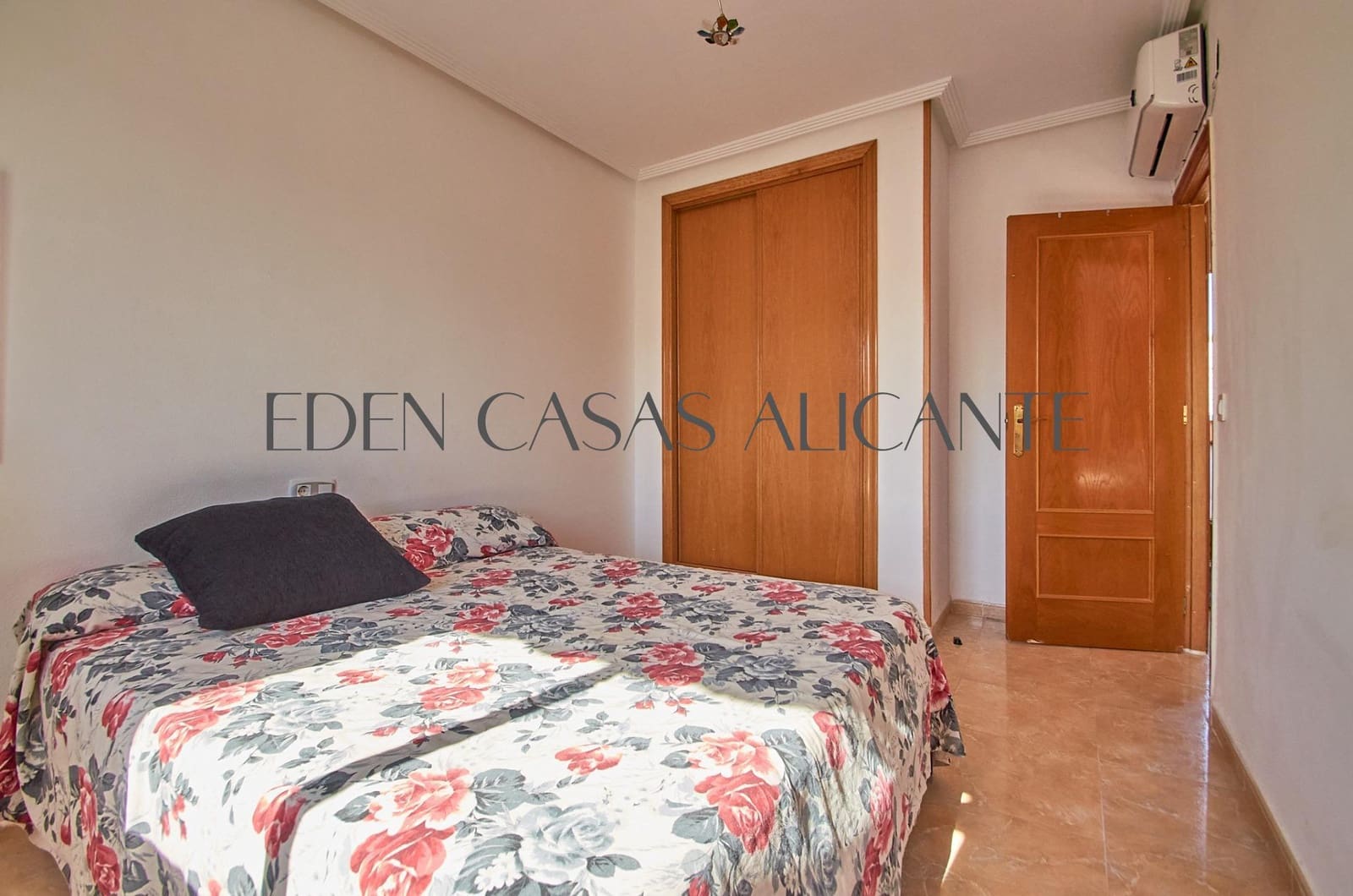 4 bedroom Semi-detached Villa for sale in Muchamiel / Mutxamel with pool - € 343,000 (Ref: 9846587)
