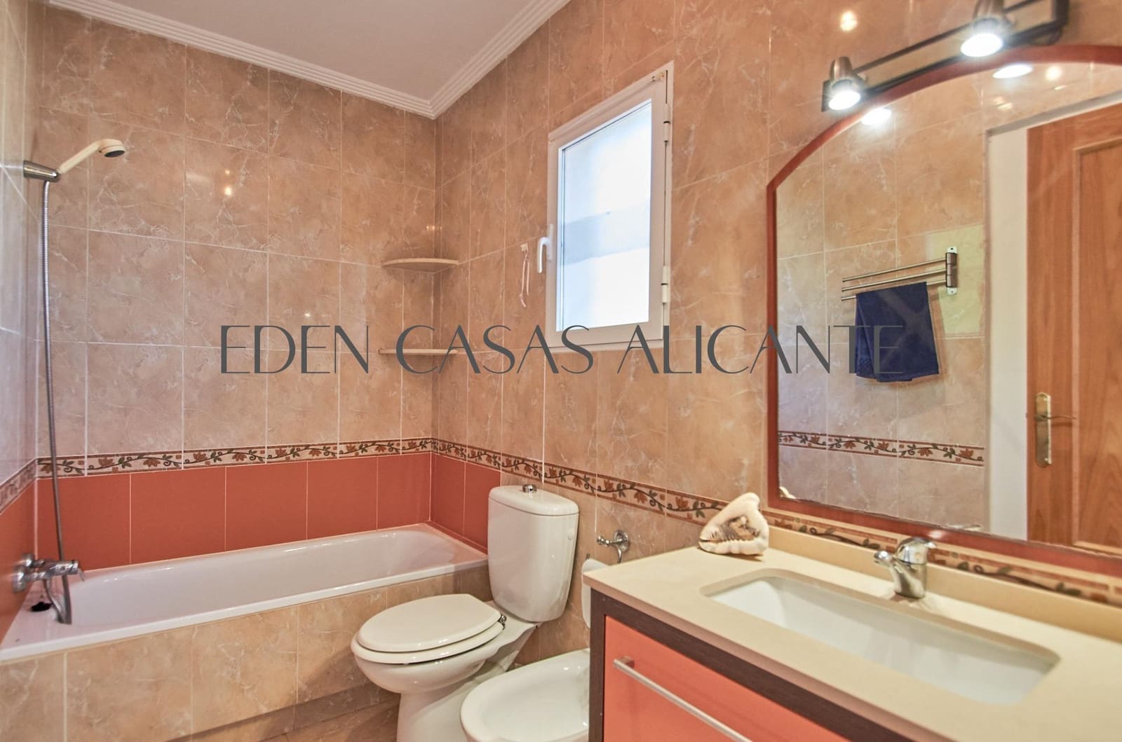 4 bedroom Semi-detached Villa for sale in Muchamiel / Mutxamel with pool - € 343,000 (Ref: 9846587)