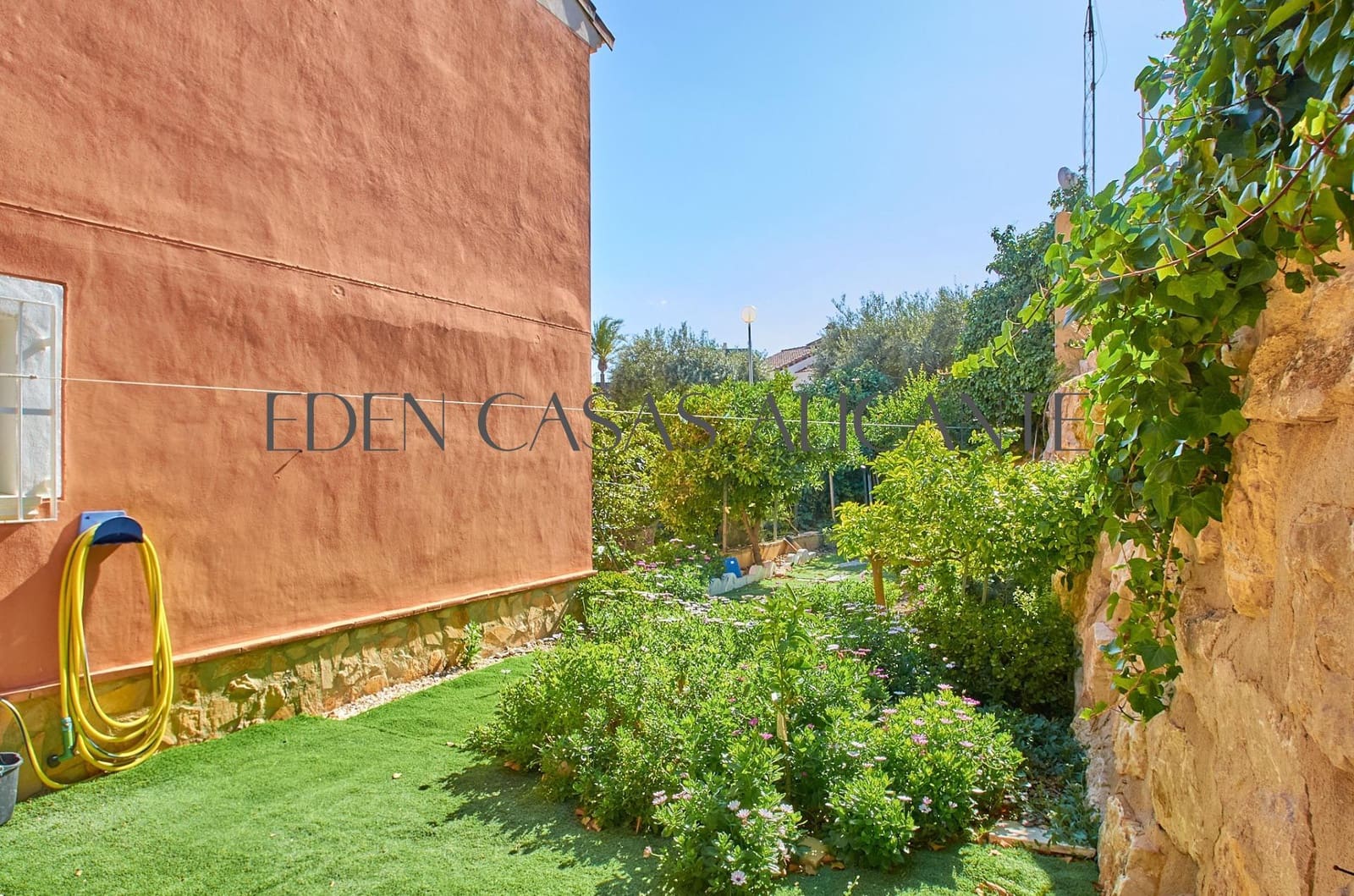 4 bedroom Semi-detached Villa for sale in Muchamiel / Mutxamel with pool - € 343,000 (Ref: 9846587)
