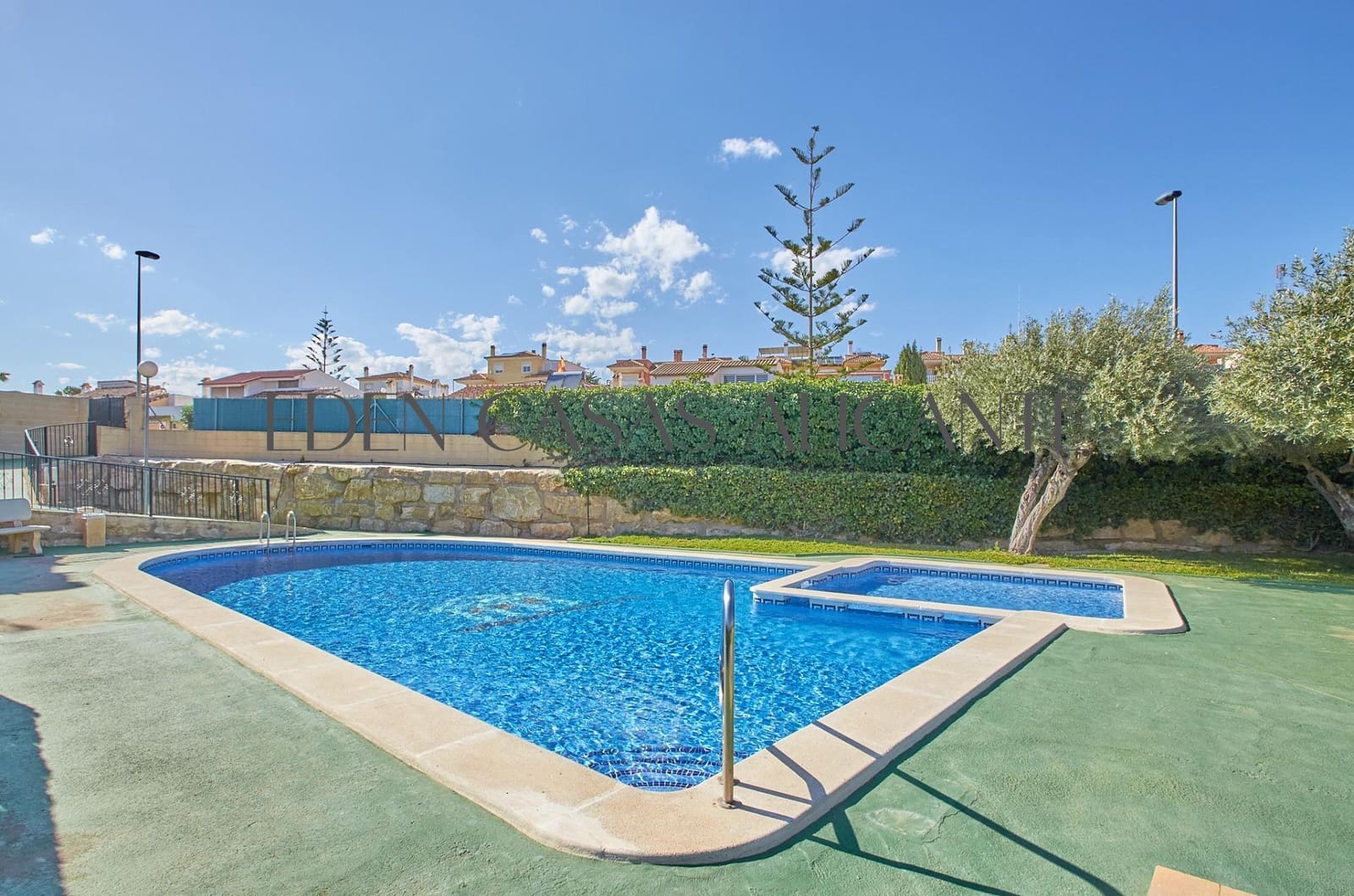 4 bedroom Semi-detached Villa for sale in Muchamiel / Mutxamel with pool - € 343,000 (Ref: 9846587)