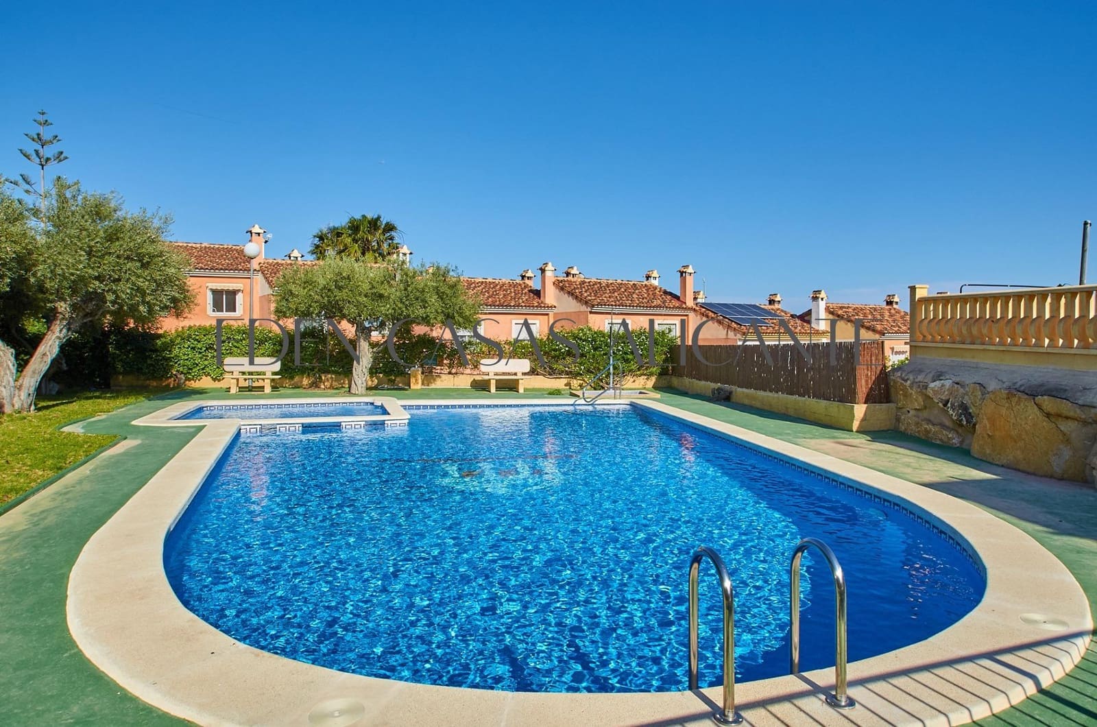 4 bedroom Semi-detached Villa for sale in Muchamiel / Mutxamel with pool - € 343,000 (Ref: 9846587)