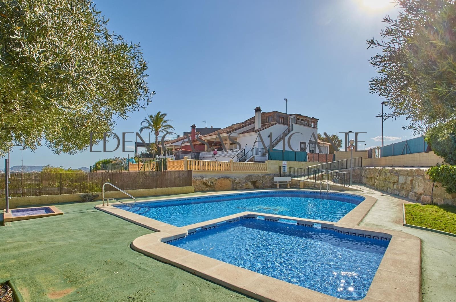 4 bedroom Semi-detached Villa for sale in Muchamiel / Mutxamel with pool - € 343,000 (Ref: 9846587)