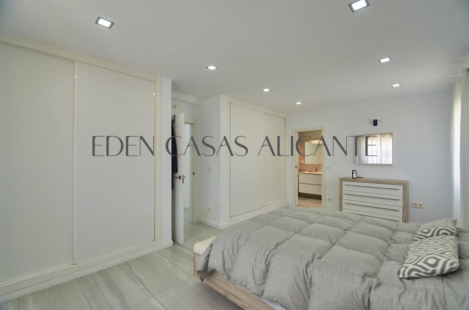 4 quarto Moradia para venda em Busot com piscina garagem - 450 000 € (Ref: 9867124)