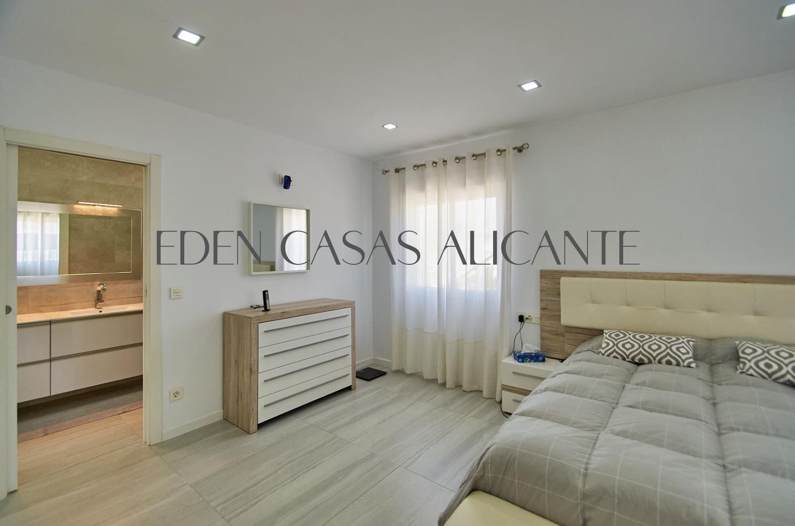 4 quarto Moradia para venda em Busot com piscina garagem - 450 000 € (Ref: 9867124)