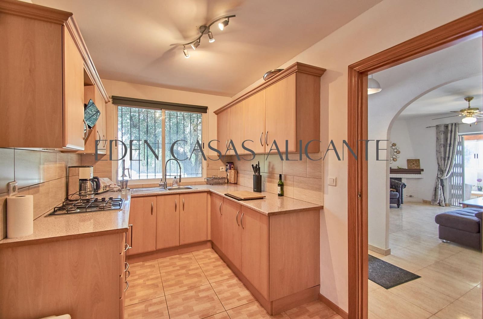 4 soveværelse Villa til salg i Busot med swimmingpool - € 360.000 (Ref: 9876598)