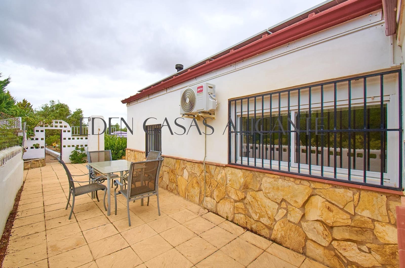 Chalet de 3 habitaciones en Biar en venta - 199.900 € (Ref: 9904156)
