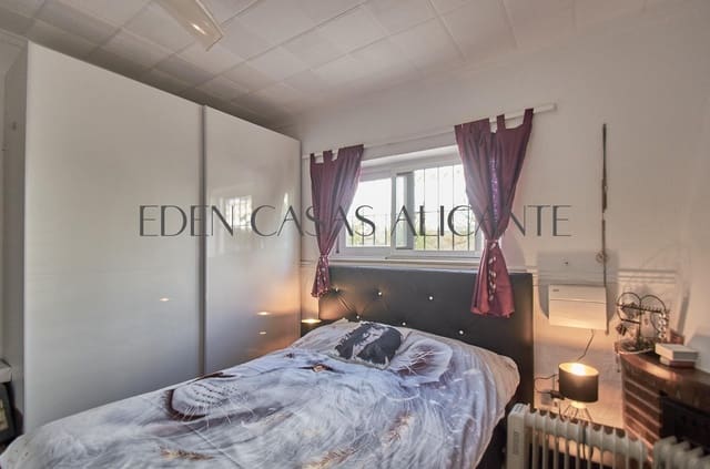 2 makuuhuone Bungalow myytävänä paikassa Coveta Fuma, El Campello - 230 000 € (Ref: 9938339)
