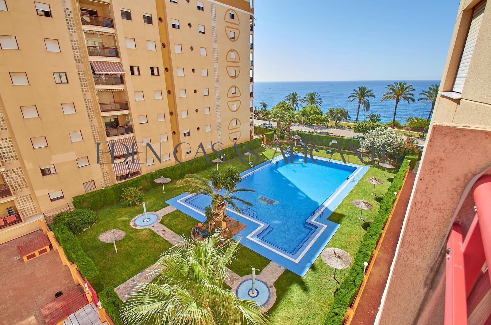 1 bedroom Flat for sale in La Villajoyosa / Vila Joiosa with pool - € 190,000 (Ref: 9949945)