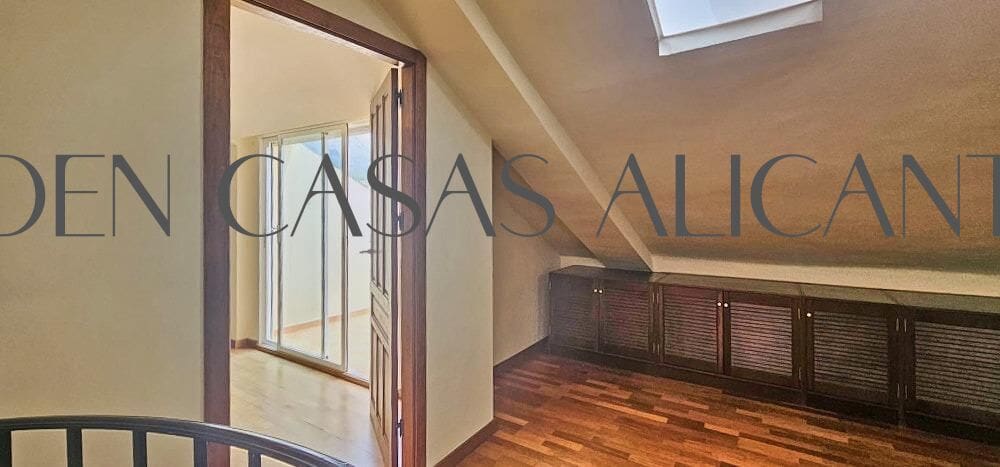 6 bedroom Villa for sale in Busot with garage - € 620,000 (Ref: 9985109)