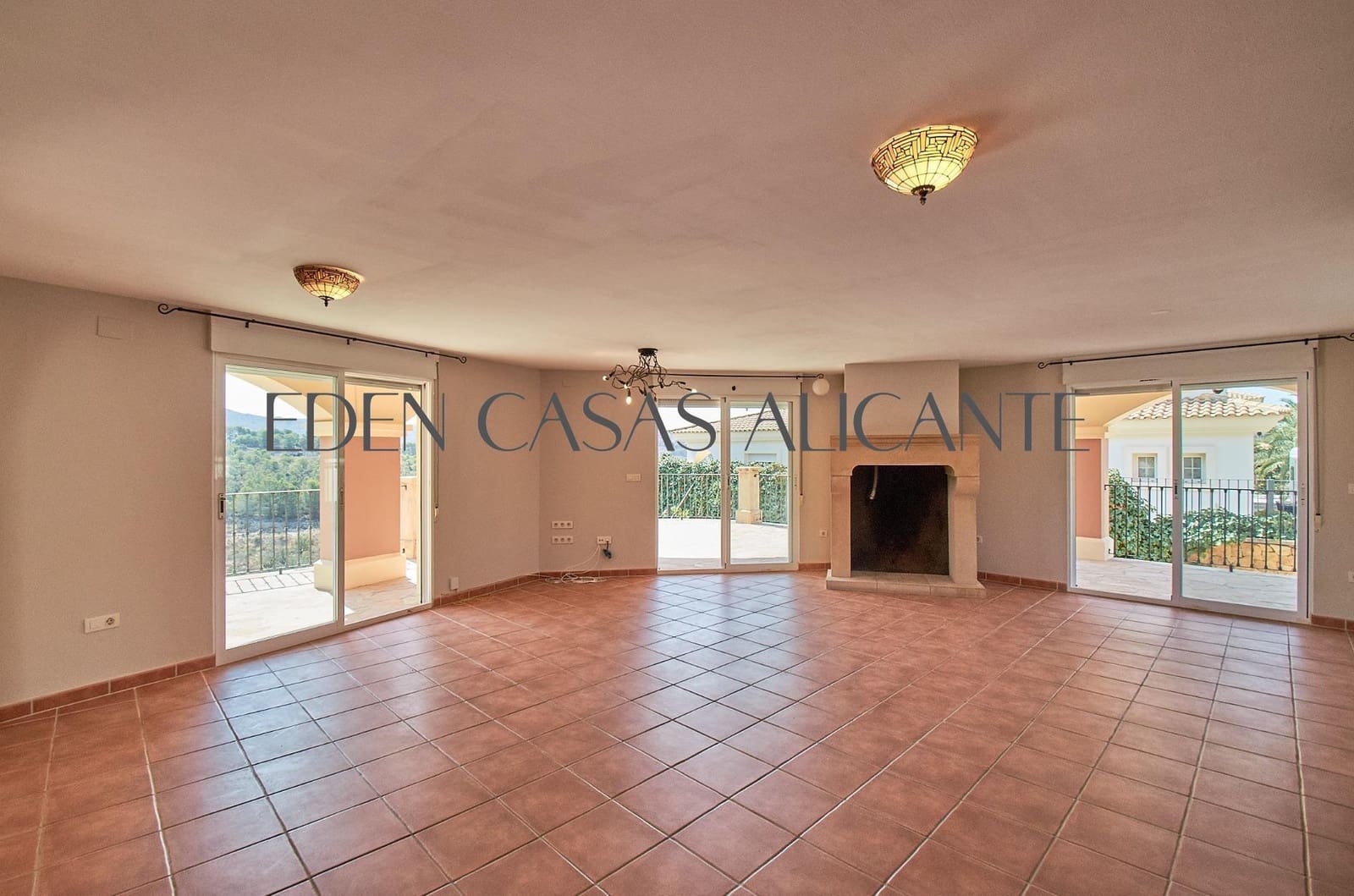 6 bedroom Villa for sale in Busot with garage - € 620,000 (Ref: 9985109)