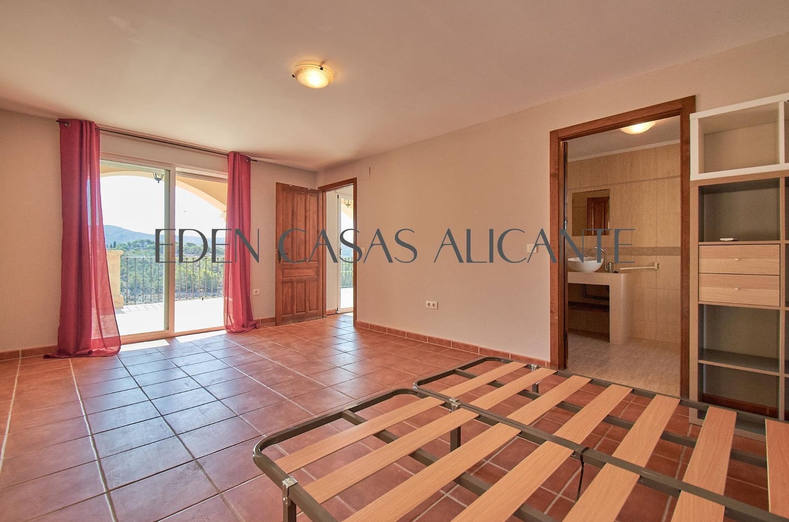 6 bedroom Villa for sale in Busot with garage - € 620,000 (Ref: 9985109)