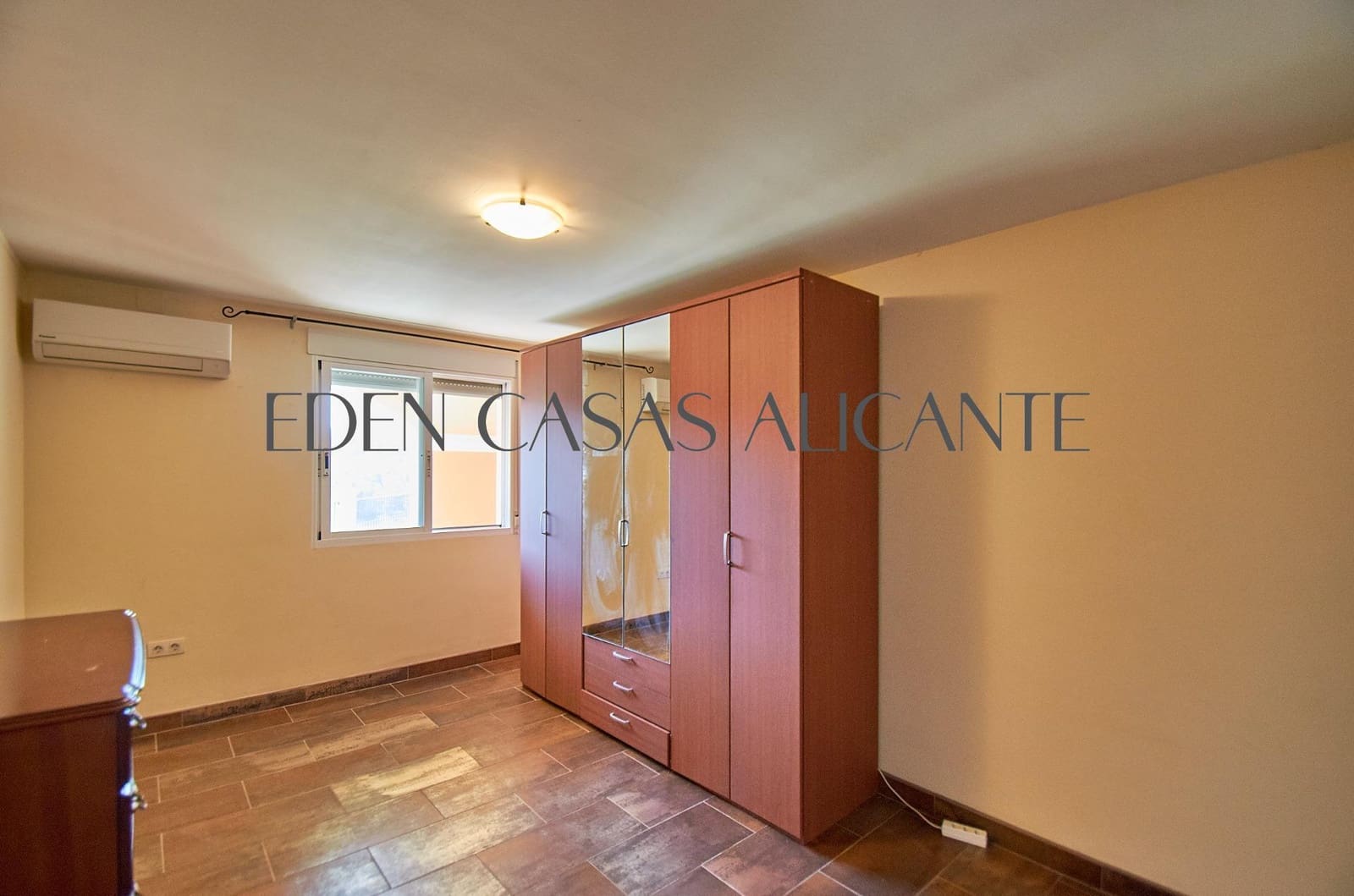 6 bedroom Villa for sale in Busot with garage - € 620,000 (Ref: 9985109)
