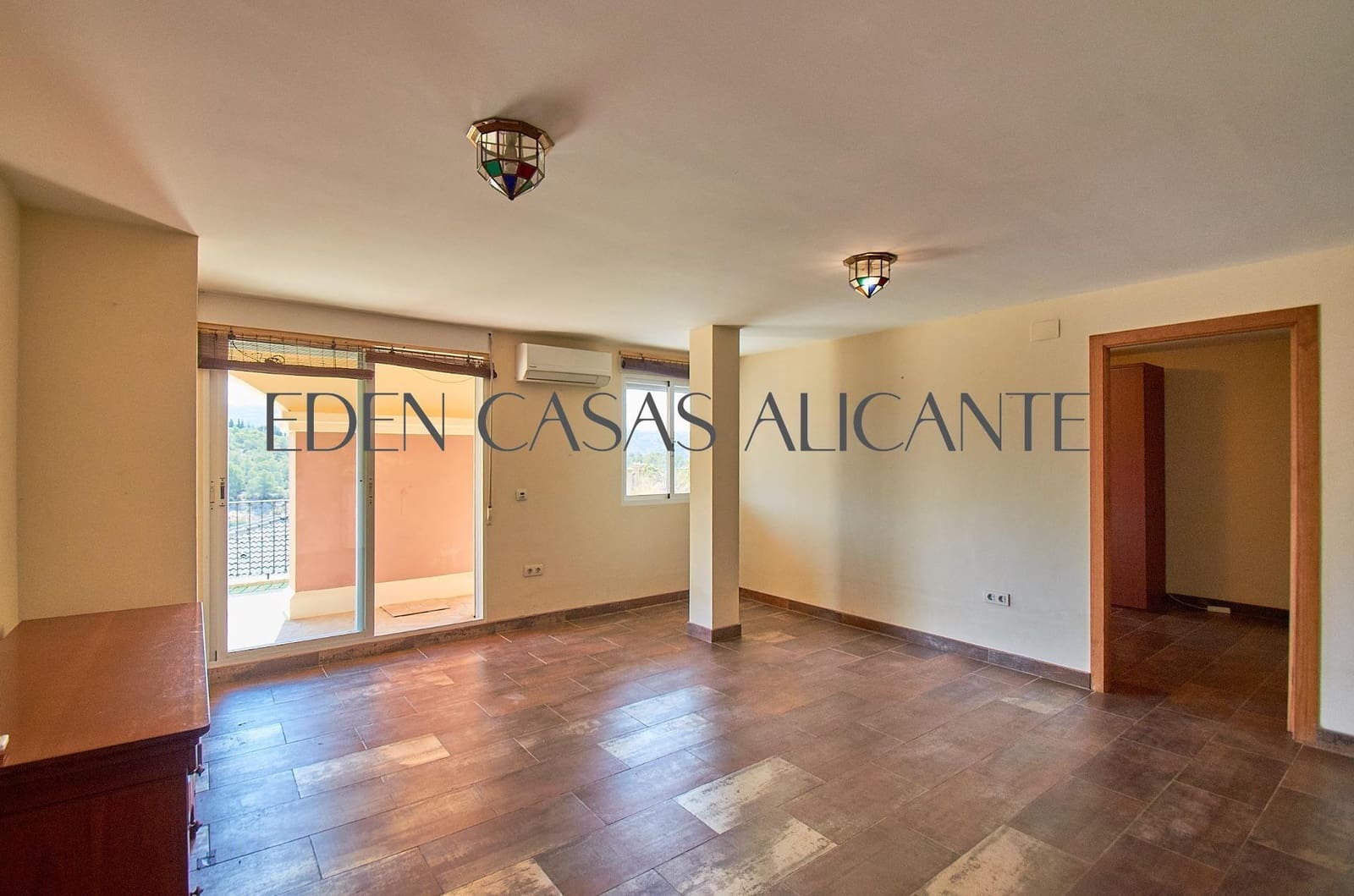 6 bedroom Villa for sale in Busot with garage - € 620,000 (Ref: 9985109)
