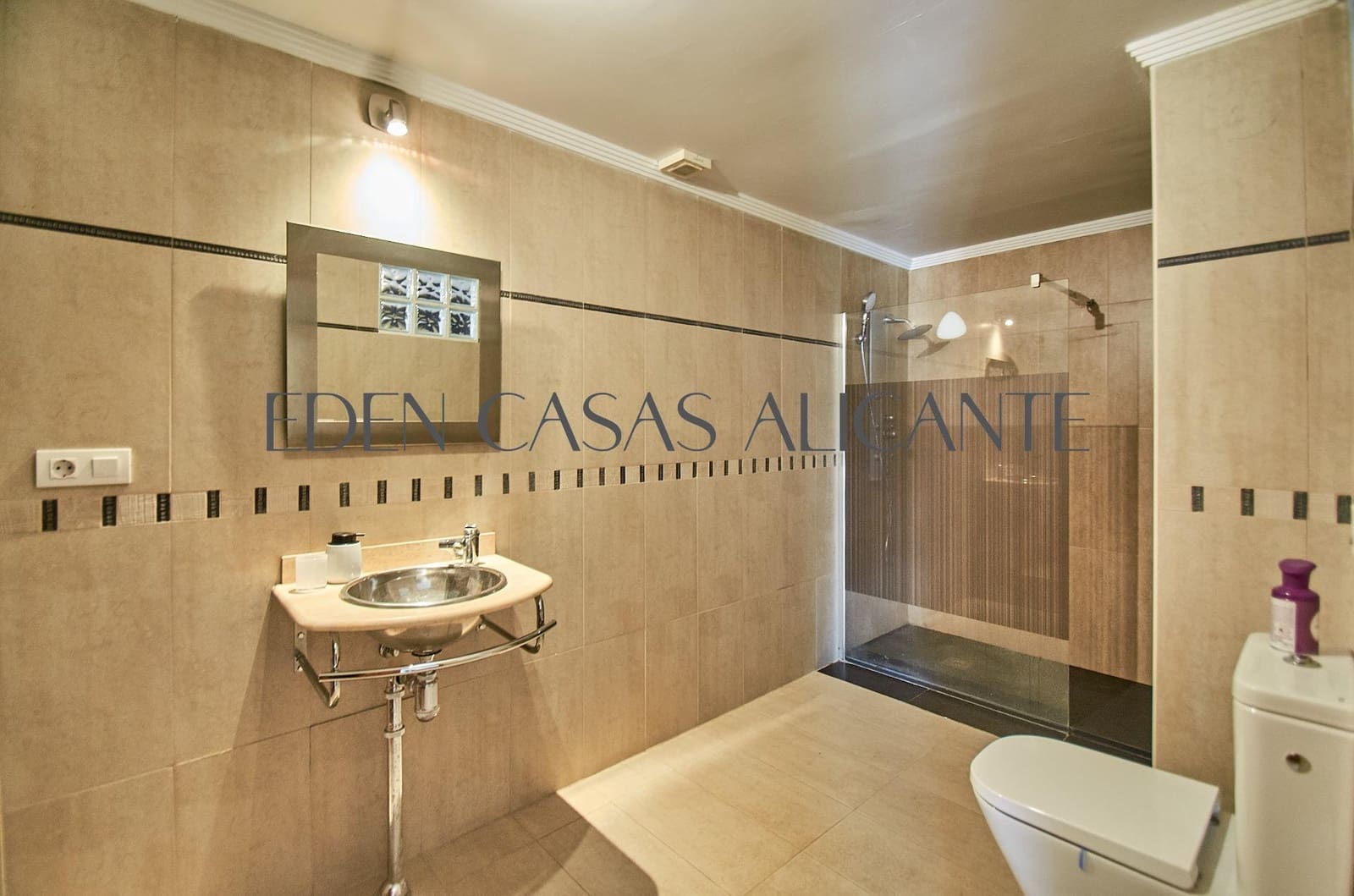 6 bedroom Villa for sale in Busot with garage - € 620,000 (Ref: 9985109)