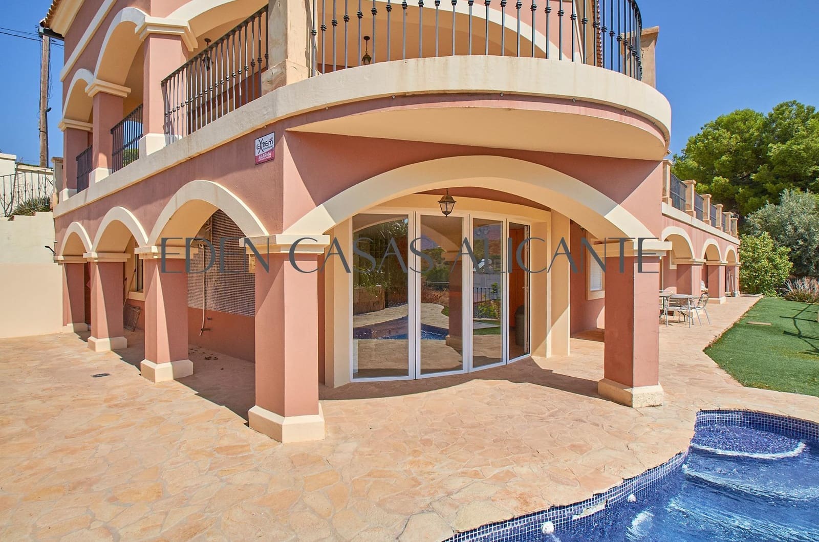 6 bedroom Villa for sale in Busot with garage - € 620,000 (Ref: 9985109)