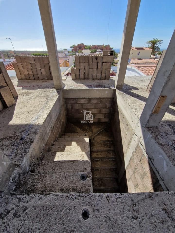 4 soveværelse Villa til salg i Arona med swimmingpool garage - € 1.250.000 (Ref: 8873471)