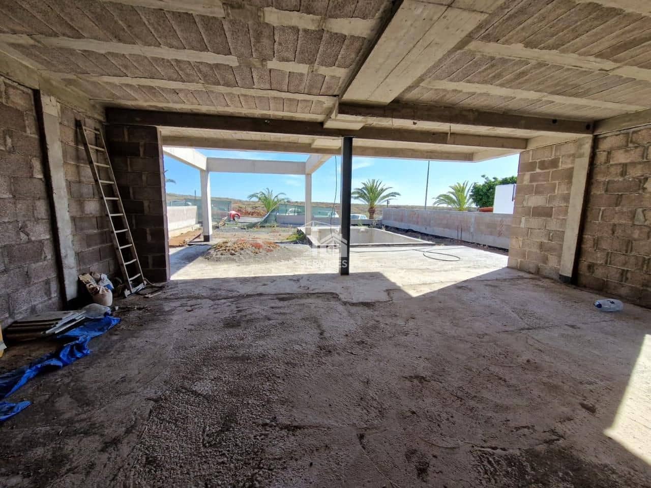 4 soveværelse Villa til salg i Arona med swimmingpool garage - € 1.250.000 (Ref: 8873471)