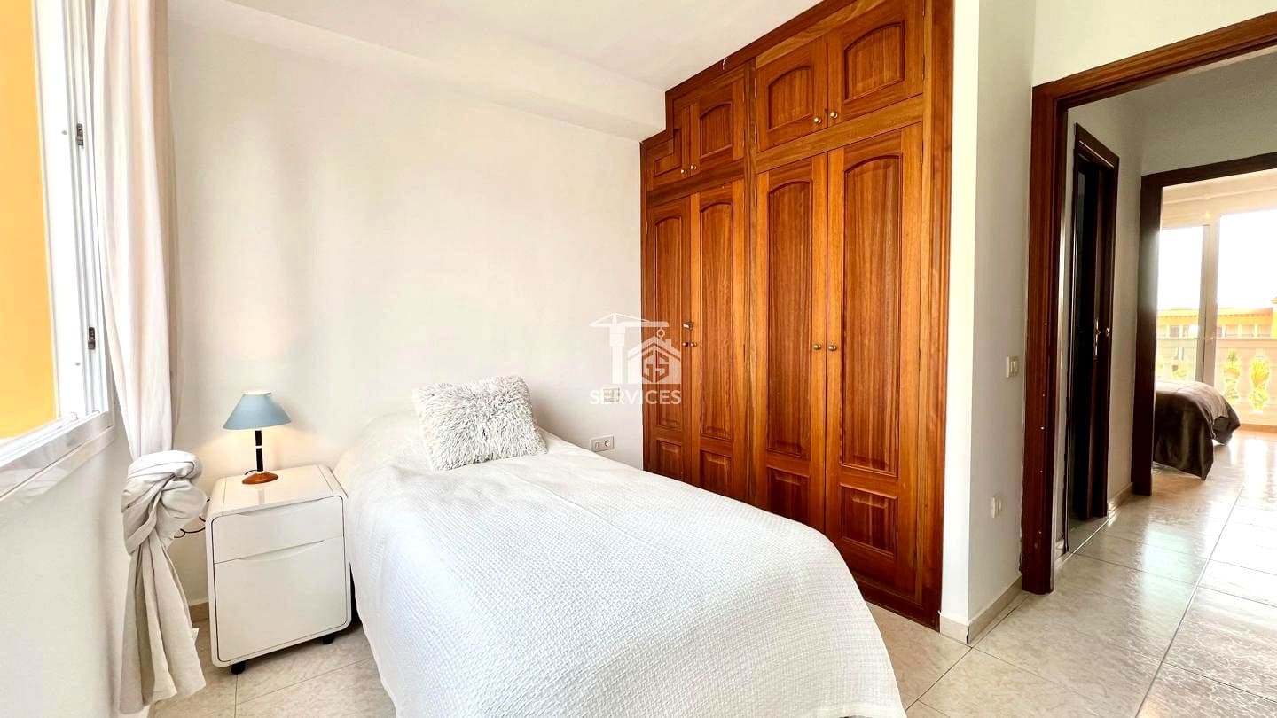 2 sovrum Lägenhet till salu i Arona med pool garage - 415 000 € (Ref: 9006351)