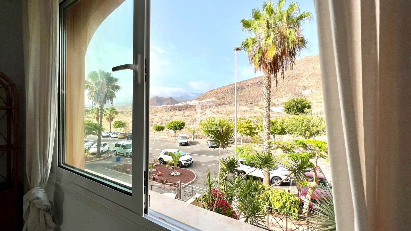 2 sovrum Lägenhet till salu i Arona med pool garage - 415 000 € (Ref: 9006351)