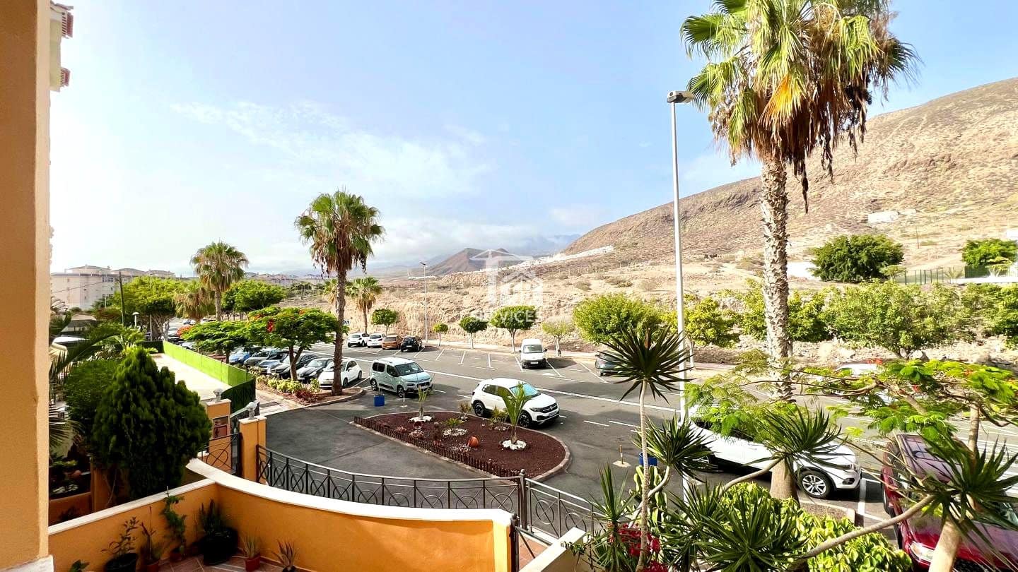 2 sovrum Lägenhet till salu i Arona med pool garage - 415 000 € (Ref: 9006351)