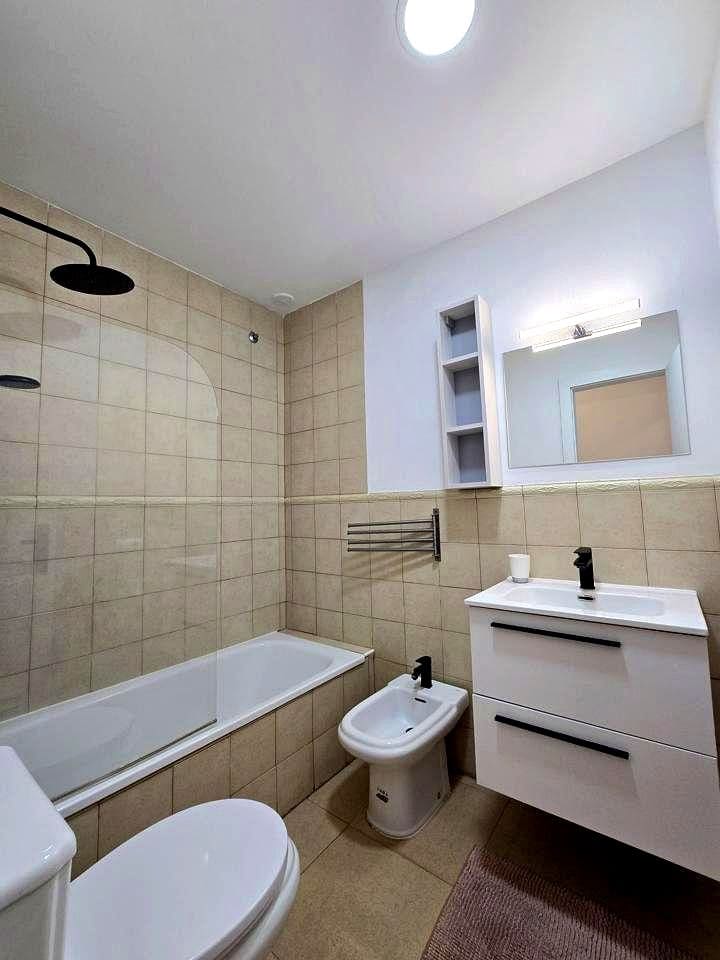 2 slaapkamer Flat te huur in Costa Adeje met zwembad garage - € 2.000 (Ref: 9033842)