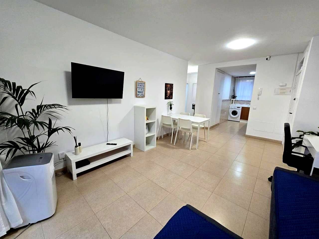 2 slaapkamer Flat te huur in Costa Adeje met zwembad garage - € 2.000 (Ref: 9033842)