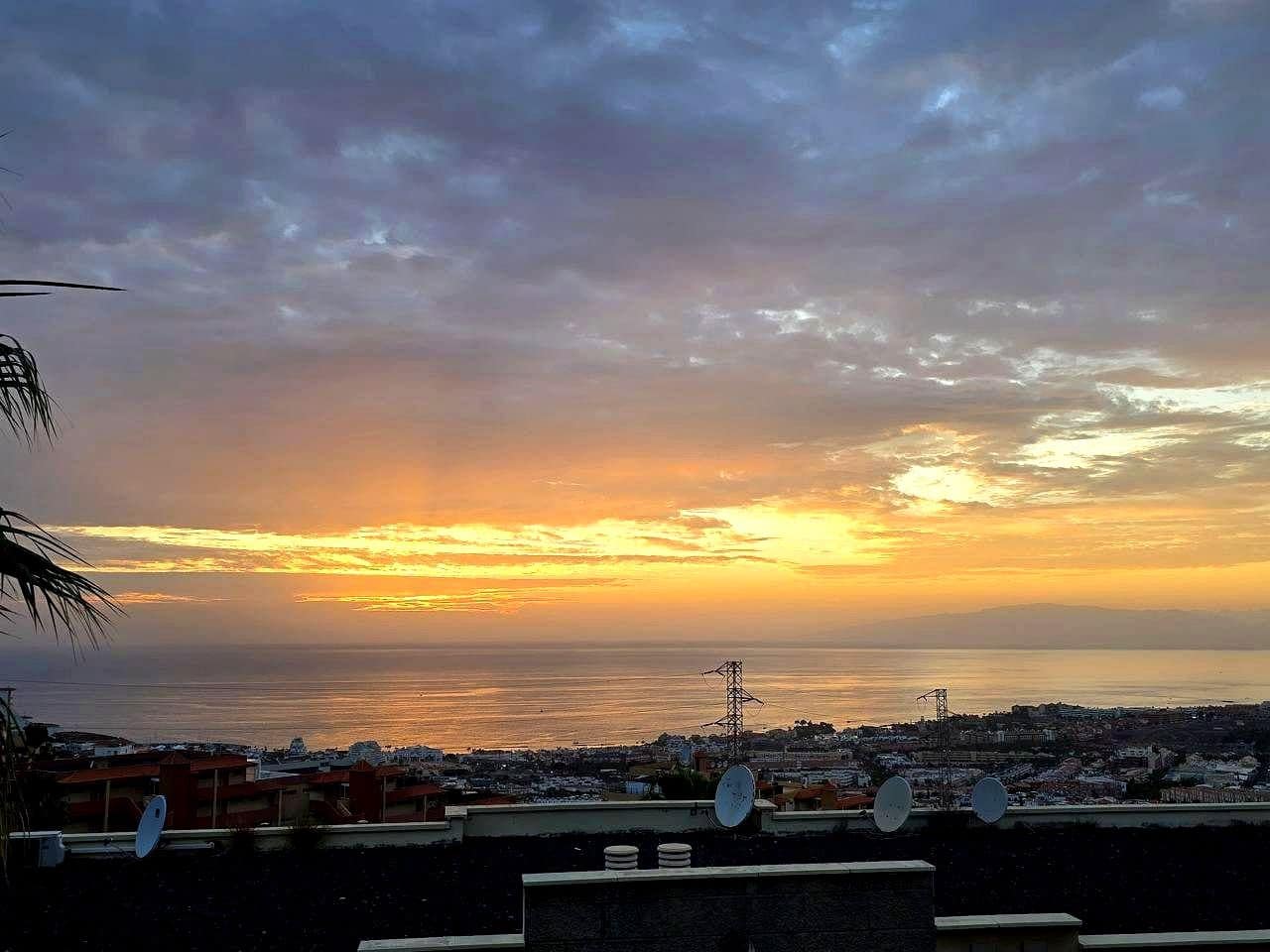 2 slaapkamer Flat te huur in Costa Adeje met zwembad garage - € 2.000 (Ref: 9033842)