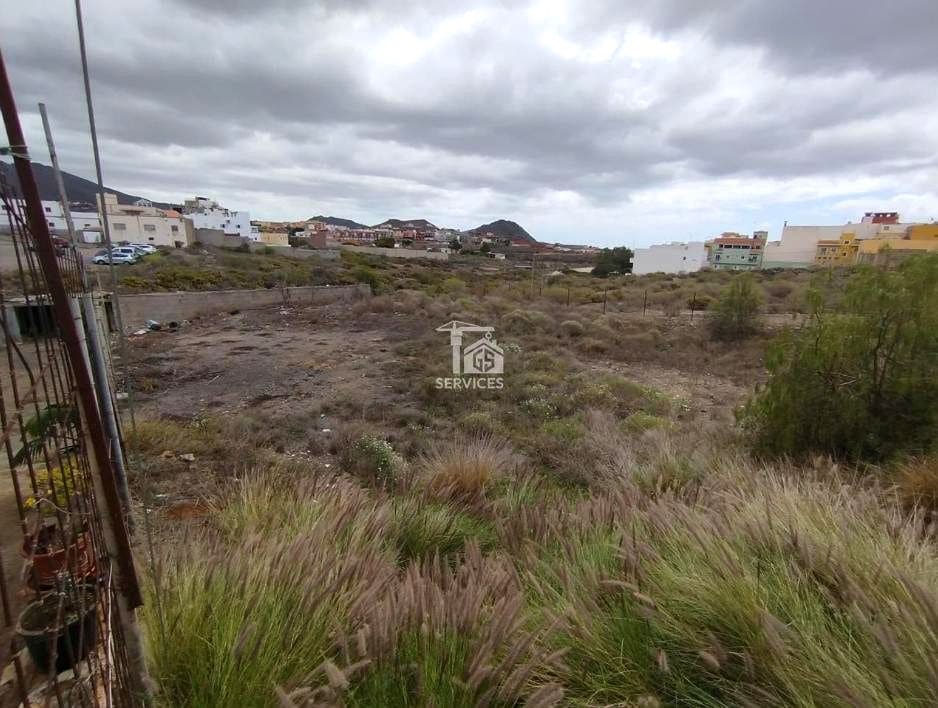 Grunde uden byggetilladelser til salg i Arona - € 300.000 (Ref: 9046245)