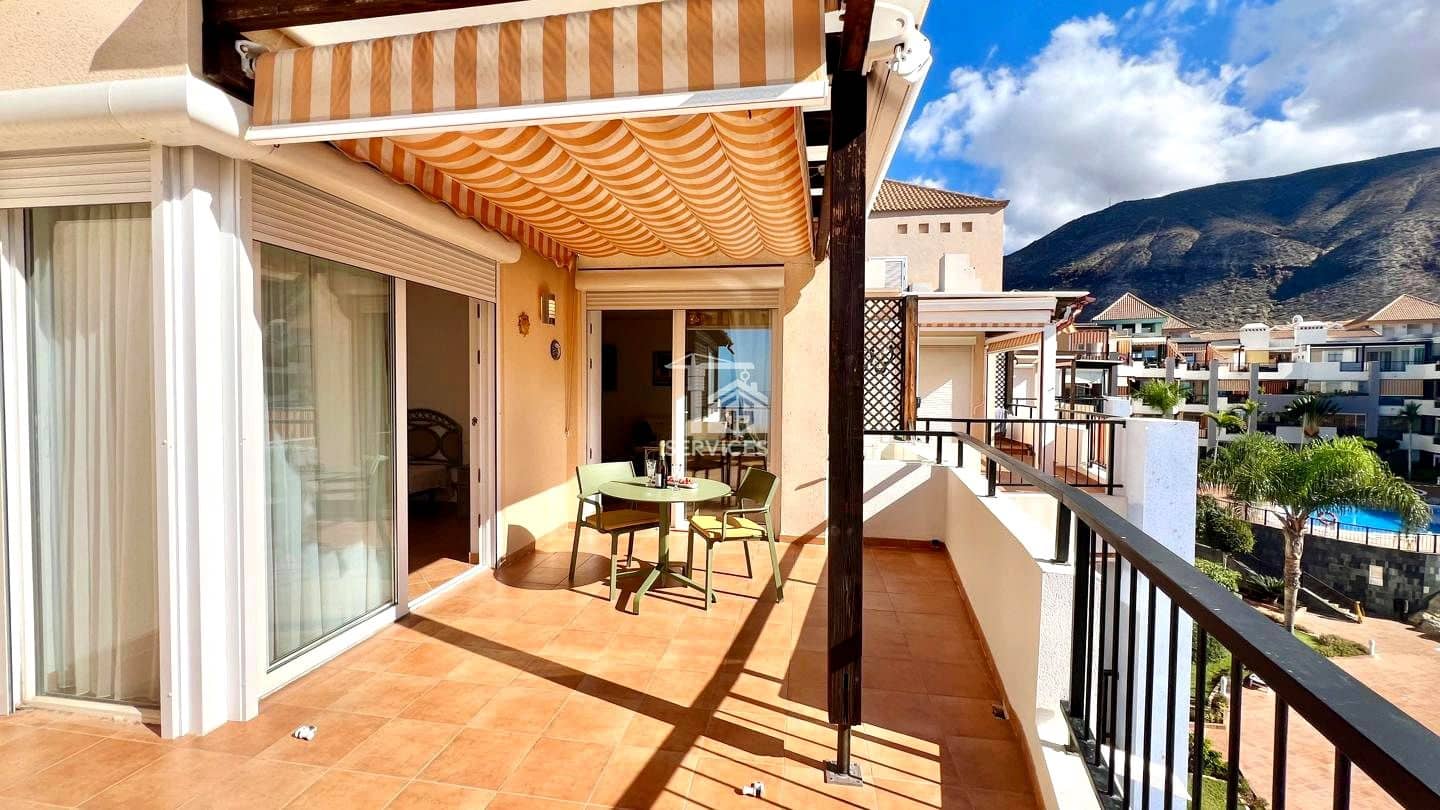 1 bedroom Flat for sale in Arona with garage - € 399,000 (Ref: 9074381)