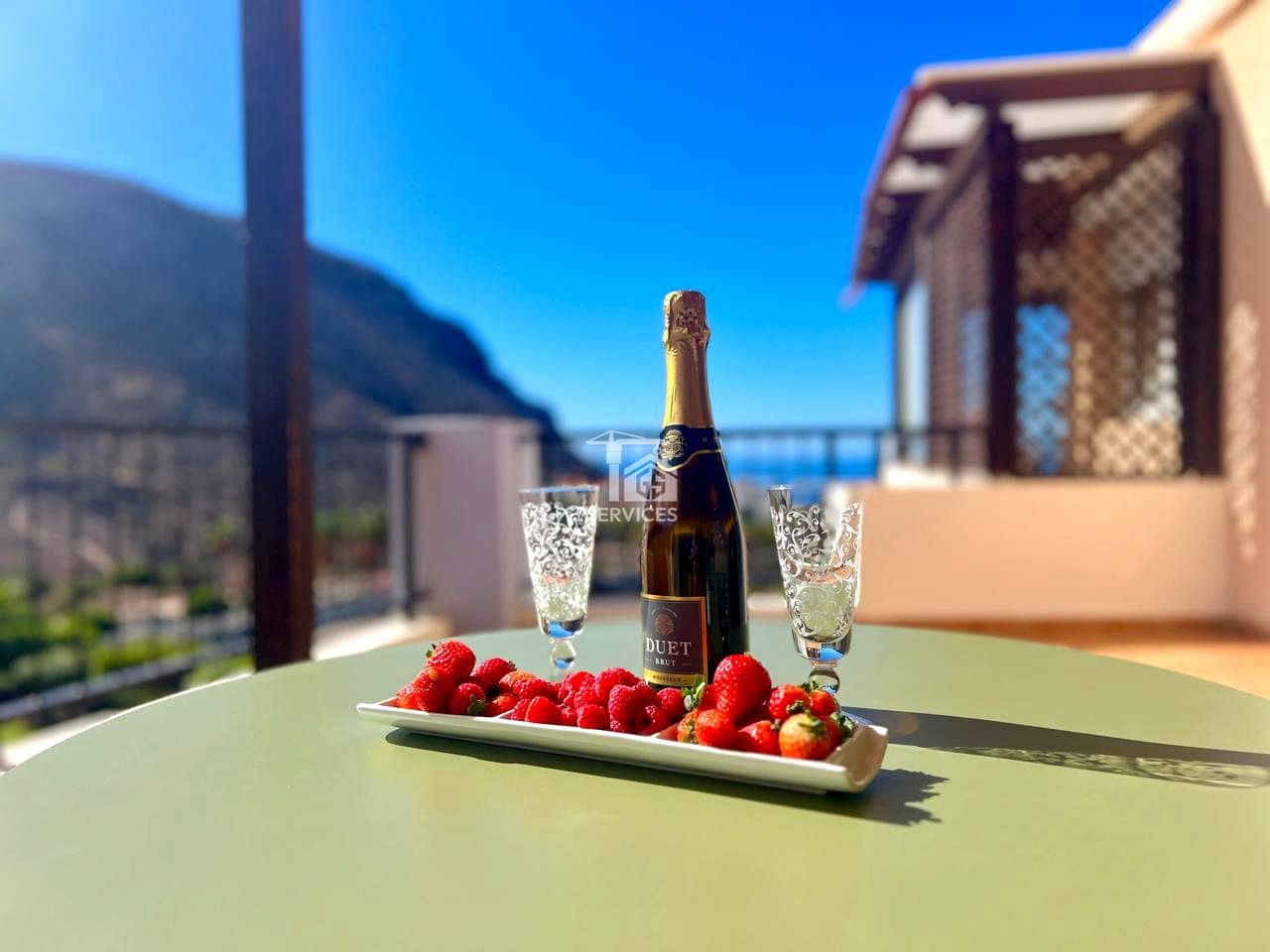 1 bedroom Flat for sale in Arona with garage - € 399,000 (Ref: 9074381)