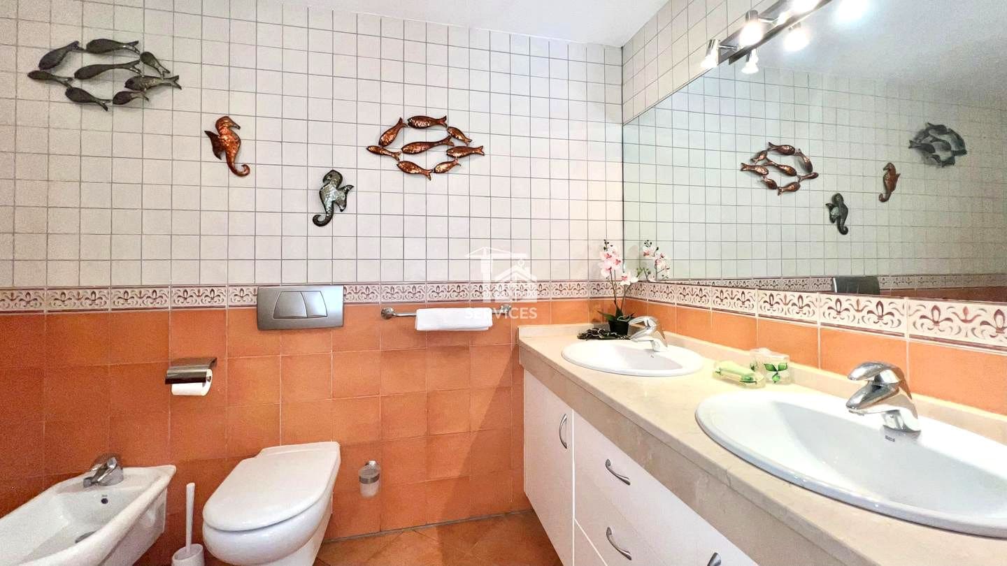 1 bedroom Flat for sale in Arona with garage - € 399,000 (Ref: 9074381)