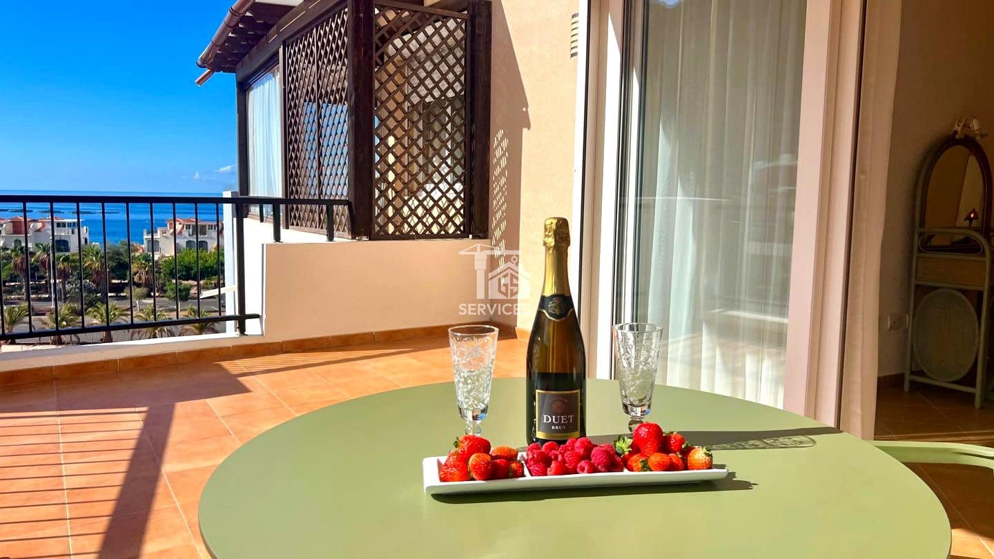 1 bedroom Flat for sale in Arona with garage - € 399,000 (Ref: 9074381)