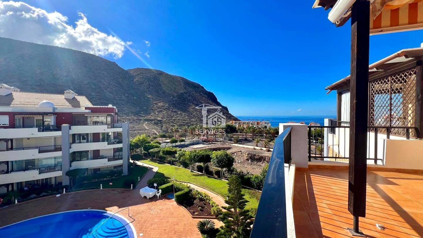 1 bedroom Flat for sale in Arona with garage - € 399,000 (Ref: 9074381)