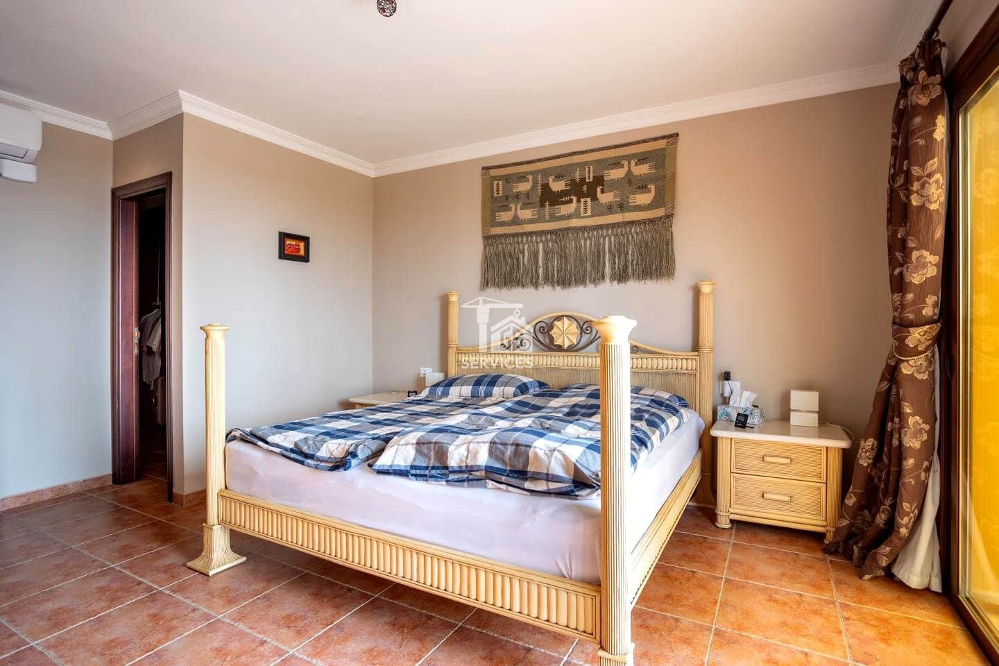 5 soveværelse Villa til salg i San Isidro de Abona med swimmingpool garage - € 699.000 (Ref: 9109834)